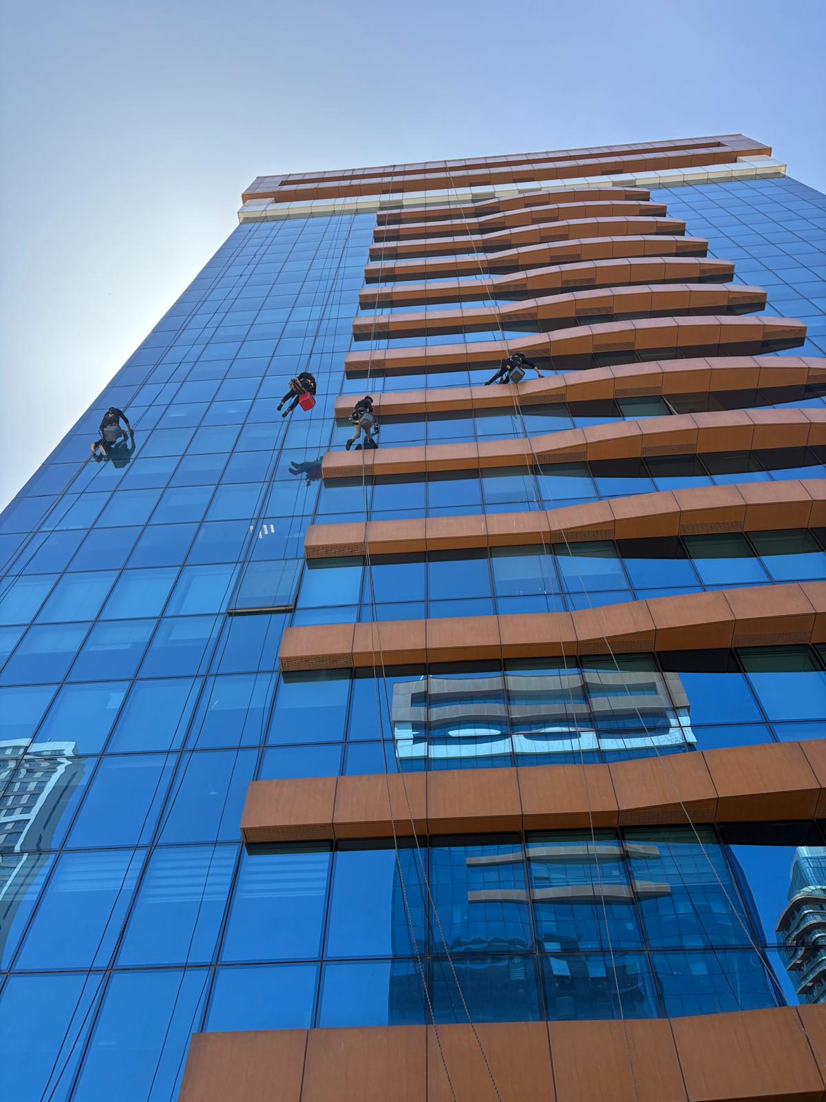 Endüstriyel Dağcılık – Ofisim İstanbul Plaza Dış Cephe Silikon ve Bakım Çalışması